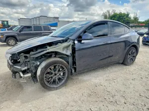 Tesla Model Y 2025