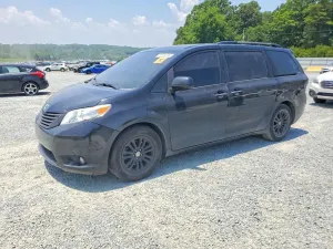Toyota Sienna 3.5L 6 2016