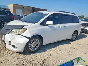 Toyota Sienna 3.5L 6 2012