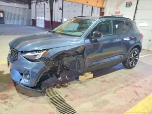 Volvo XC40 2.0L 4 2026
