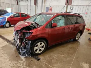 Toyota Sienna 3.5L 6 2015