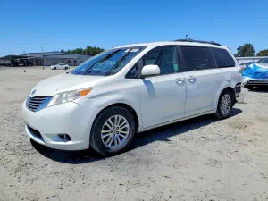 Toyota Sienna 3.5L 6 2015
