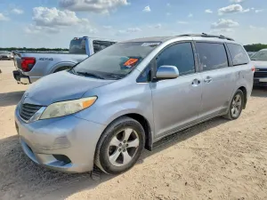 Toyota Sienna 3.5L 6 2012
