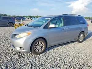 Toyota Sienna 3.5L 6 2012