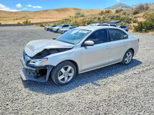 Volkswagen Jetta 2.0L 4 2012