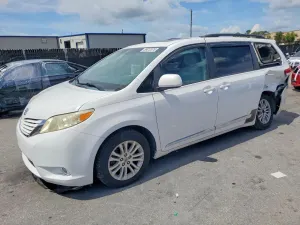 Toyota Sienna 3.5L 6 2012