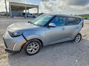 Kia Soul 2.0L 4 2023