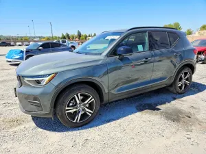 Volvo XC40 2.0L 4 2026