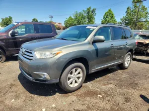 Toyota Highlander 3.5L 6 2013