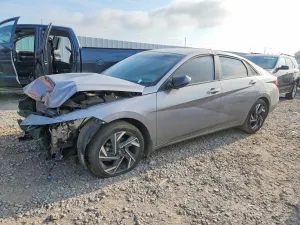 Hyundai Elantra 2.0L 4 2025