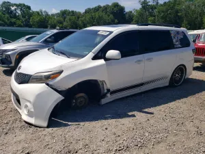 Toyota Sienna 3.5L 6 2015