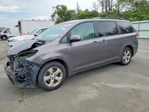 Toyota Sienna 3.5L 6 2011