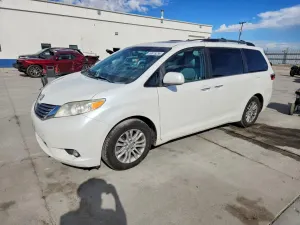 Toyota Sienna 3.5L 6 2015