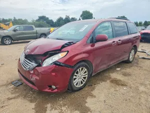 Toyota Sienna 3.5L 6 2016