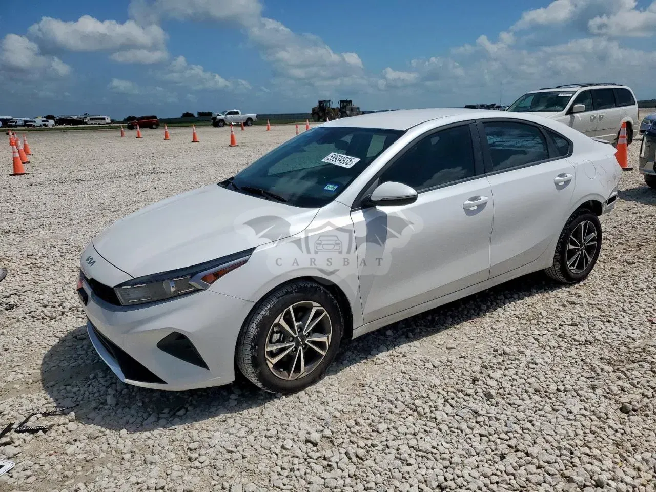 Kia Cerato / Forte / K3 LX 2 L 4 2024