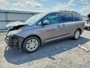 Toyota Sienna 3.5L 6 2016