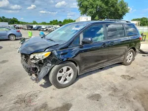 Toyota Sienna 3.5L 6 2015
