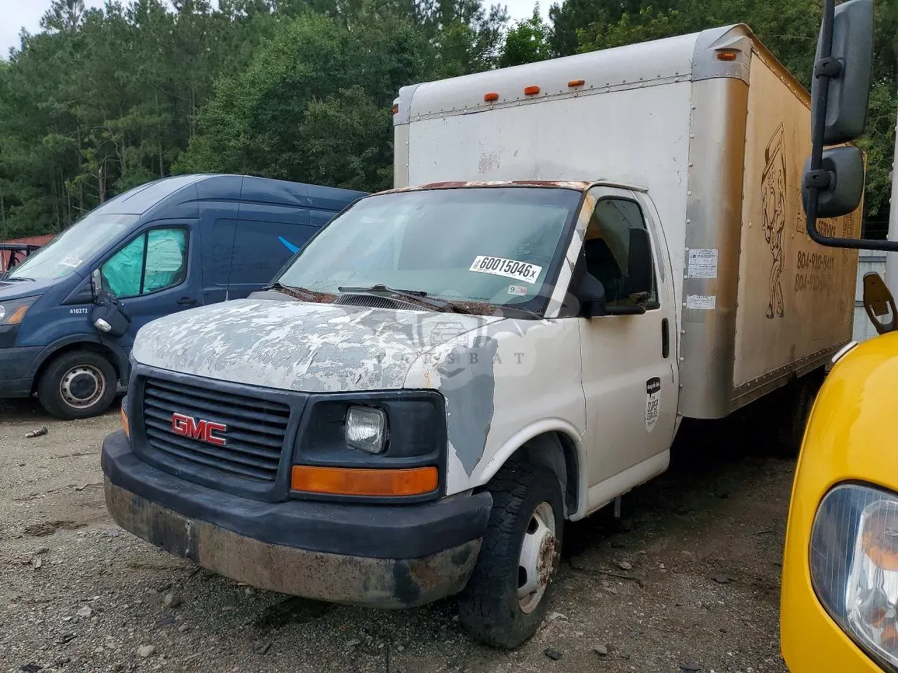 GMC Savana 4.8L 8 2005