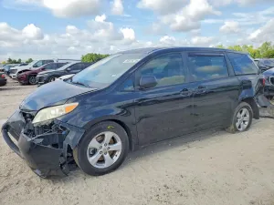 Toyota Sienna 3.5L 6 2015