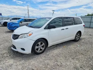 Toyota Sienna 3.5L 6 2015