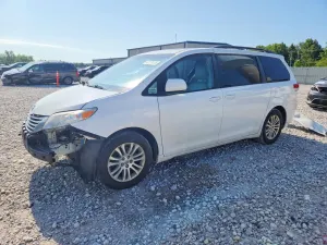 Toyota Sienna 3.5L 6 2014