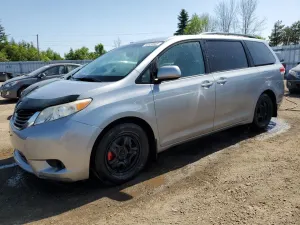 Toyota Sienna LE 3.5L 6 2012