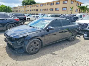 Hyundai Elantra 2.0L 4 2022