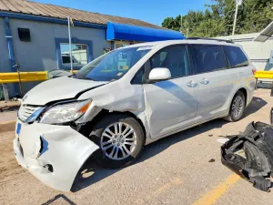 Toyota Sienna 3.5L 6 2015
