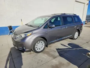 Toyota Sienna 3.5L 6 2017