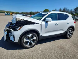 Volvo XC40 2.0L 4 2025