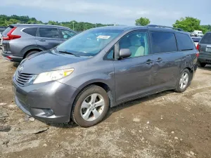 Toyota Sienna 3.5L 6 2015