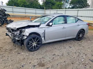 Nissan Altima 2.5L 4 2021