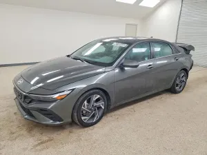 Hyundai Elantra 2.0L 4 2025