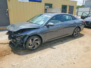 Hyundai Elantra 2.0L 4 2025