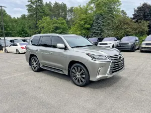 Lexus LX 5.7L 8 2021