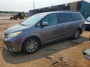 Toyota Sienna 3.5L 6 2011