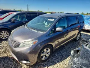 Toyota Sienna 3.5L 6 2015