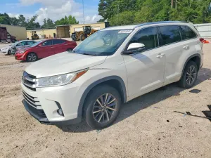 Toyota Highlander 3.5L 6 2017