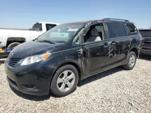 Toyota Sienna LE 3.5L 6 2013