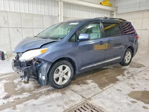 Toyota Sienna 3.5L 6 2015
