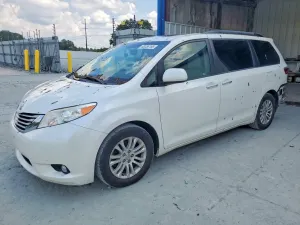 Toyota Sienna 3.5L 6 2017