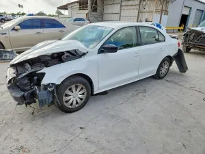 Volkswagen Jetta 2.0L 4 2014