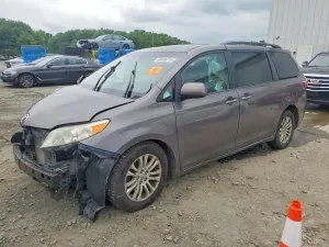 Toyota Sienna 3.5L 6 2015