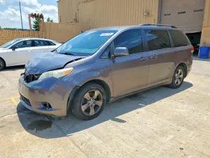 Toyota Sienna 3.5L 6 2011