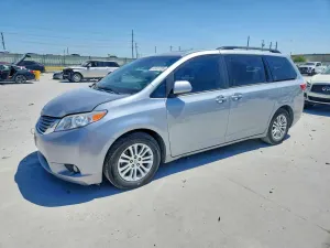 Toyota Sienna 3.5L 6 2016