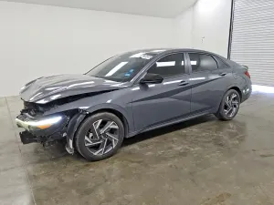 Hyundai Elantra 2.0L 4 2025