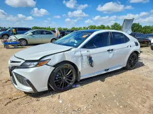 Toyota Camry 2.5L 4 2021