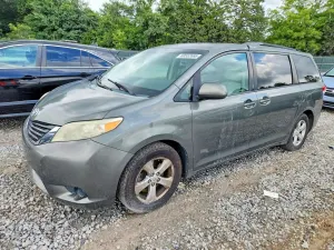 Toyota Sienna 3.5L 6 2011