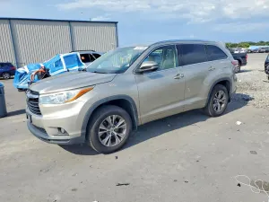 Toyota Highlander 3.5L 6 2015