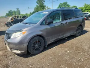 Toyota Sienna 3.5L 6 2015